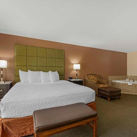 Best Western Plus Country Inn & Suites Dodge City Exterior photo