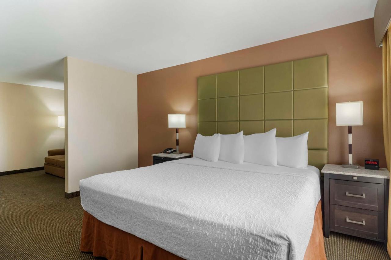 Best Western Plus Country Inn & Suites Dodge City Exterior photo